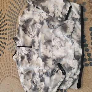 5/$15 Woman's no boundaries XXL sweater